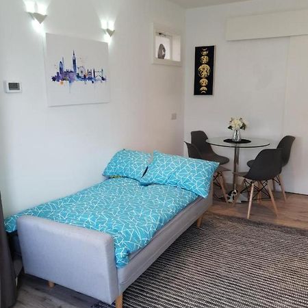 헨던 Star London Brent Street Cosy 1-Bed Hideaway 아파트 외부 사진