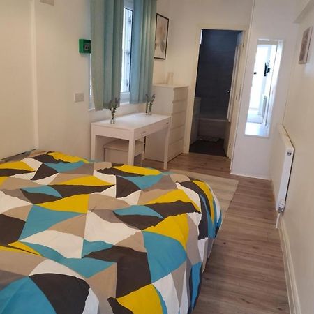 헨던 Star London Brent Street Cosy 1-Bed Hideaway 아파트 외부 사진
