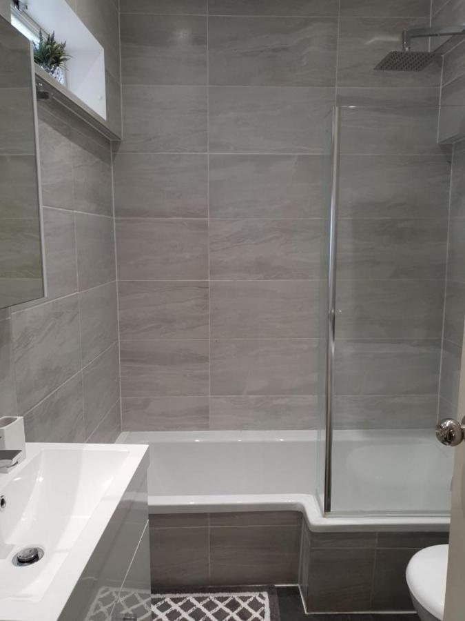 헨던 Star London Brent Street Cosy 1-Bed Hideaway 아파트 외부 사진