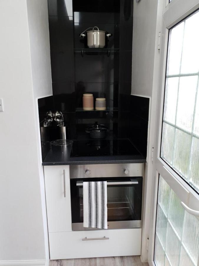 헨던 Star London Brent Street Cosy 1-Bed Hideaway 아파트 외부 사진